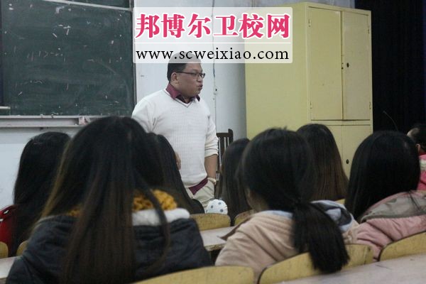 樂山衛(wèi)校護理系舉行新加坡政府醫(yī)院招聘護士說明會